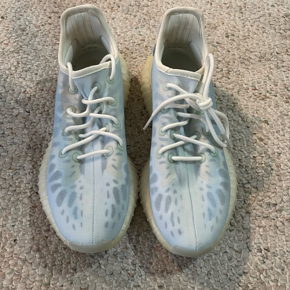 yeezy boost 350 V2 ‘mono ice’